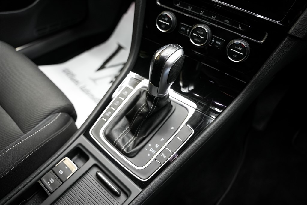 Used Volkswagen Golf 2017 for sale - 77841871: Photo 79