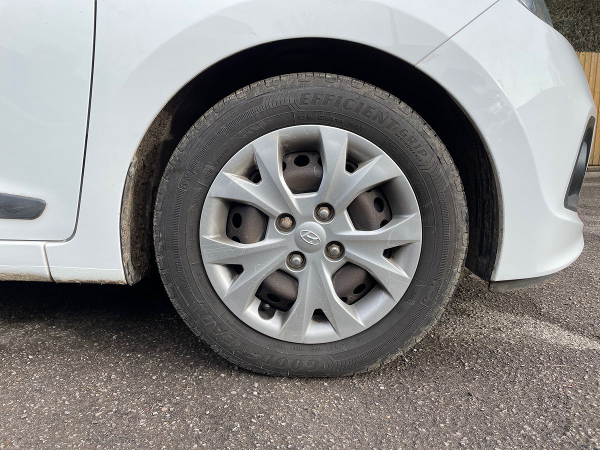 Used Hyundai i10 2015 for sale - 77627522: Photo 9