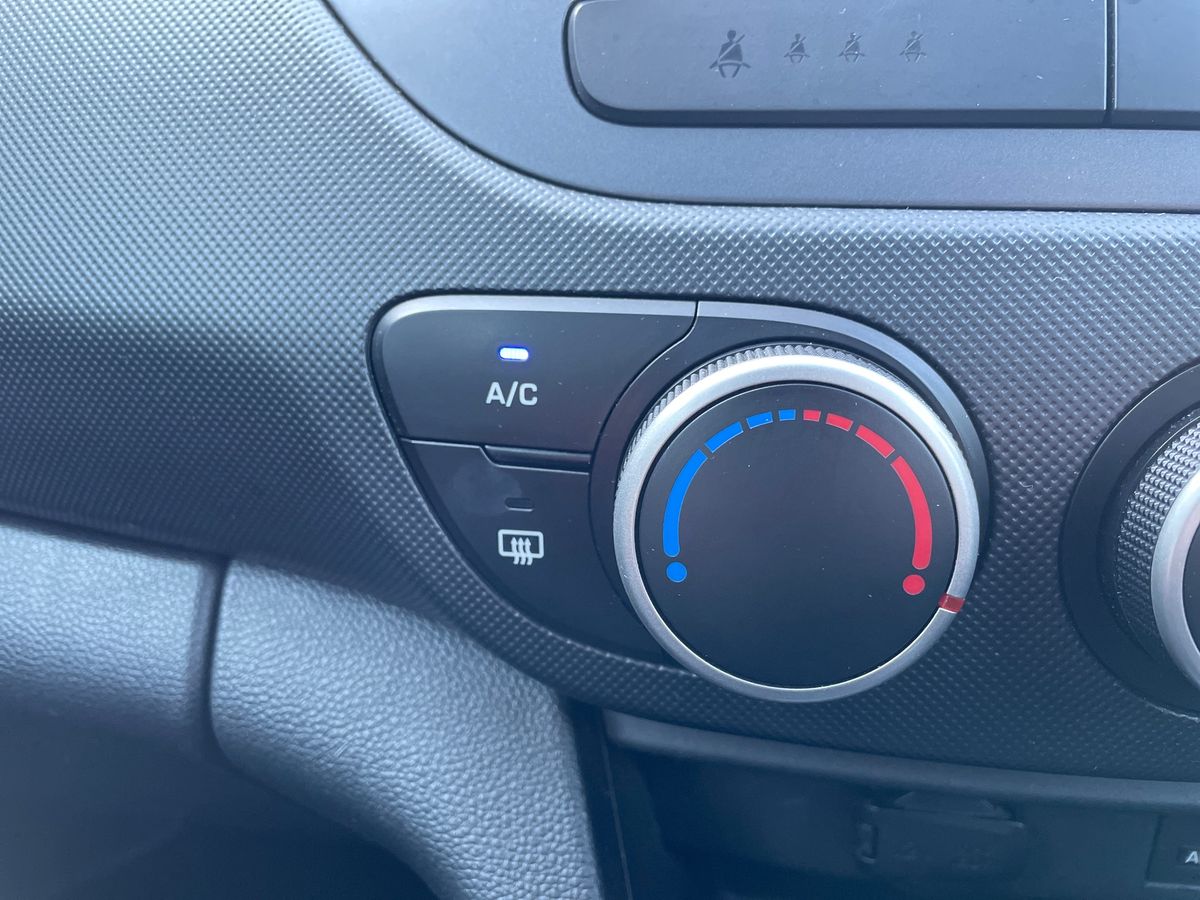 Used Hyundai i10 2018 for sale - 77002656: Photo 24