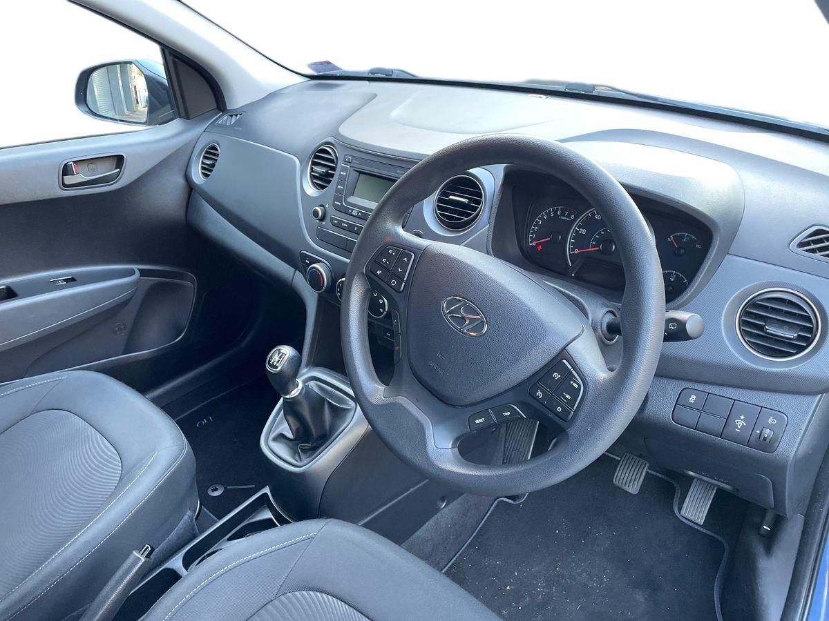 Used Hyundai i10 2018 for sale - 76926945: Photo 15