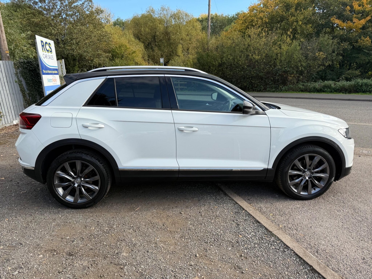 Used Volkswagen T-Roc 2018 for sale - 76215209: Photo 2