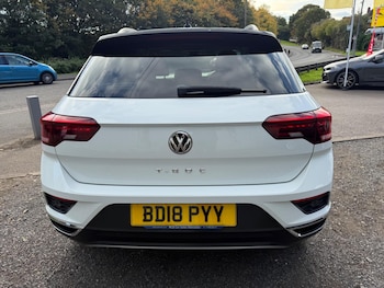 Used Volkswagen T-Roc 2018 for sale - 76215209: Photo