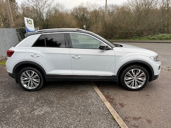 Used Volkswagen T-Roc 2018 for sale - 76975519: Photo