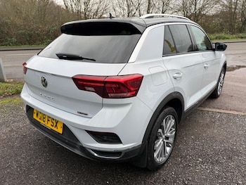 Used Volkswagen T-Roc 2018 for sale - 76975519: Photo