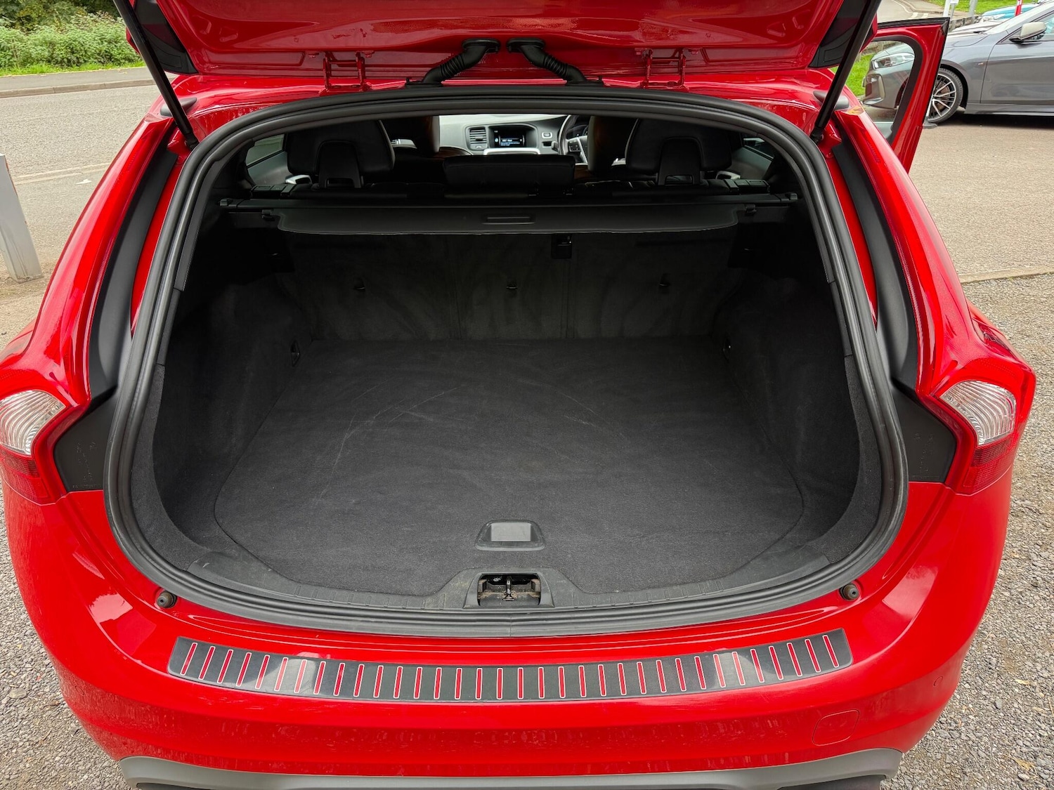 Used Volvo V60 2017 for sale - 76270825: Photo 10