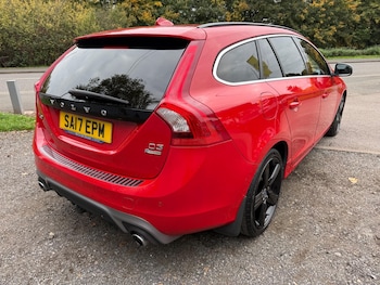 Used Volvo V60 2017 for sale - 76270825: Photo