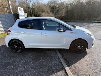 Used Peugeot 208 2015 for sale - 77330743: Photo