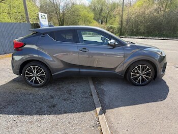 Used Toyota C-HR 2017 for sale - 78184771: Photo