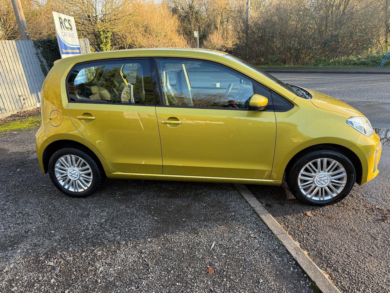 Used Volkswagen up! 2020 for sale - 76913386: Photo 2