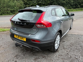 Used Volvo V40 Cross Country 2018 for sale - 78891855: Photo