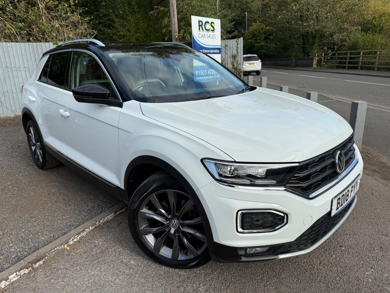 Used Volkswagen T-Roc 2018 for sale - 76992861: Photo 1