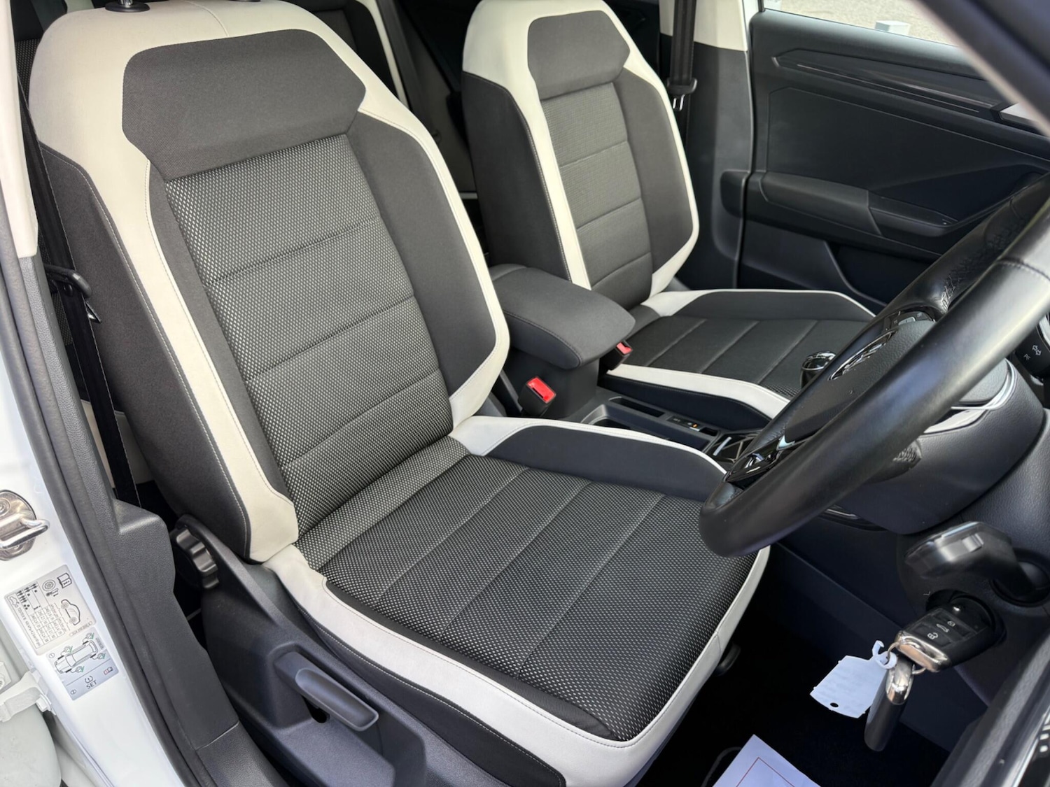 Used Volkswagen T-Roc 2018 for sale - 76992861: Photo 14