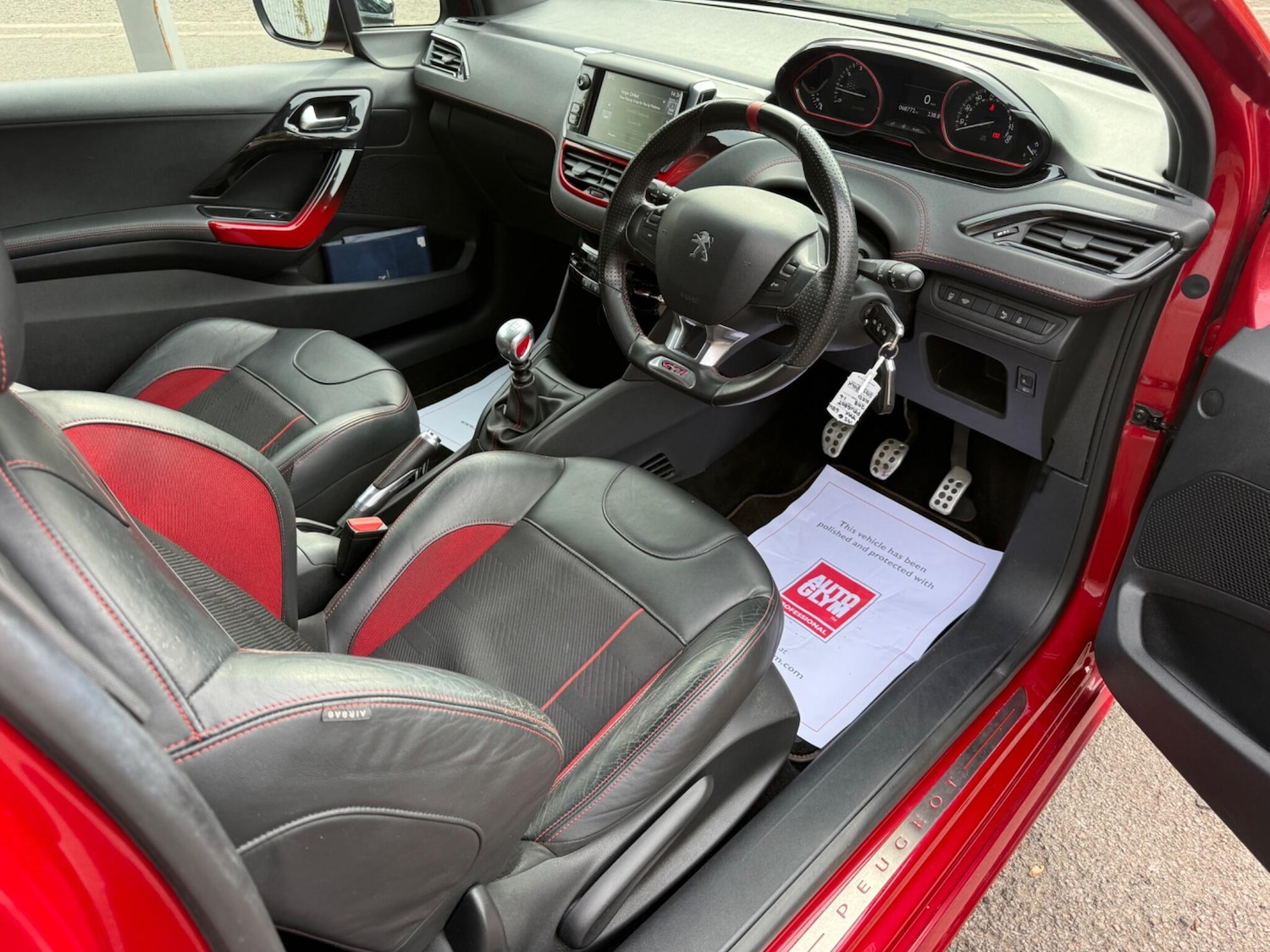 Used Peugeot 208 2015 for sale - 76032548: Photo 14