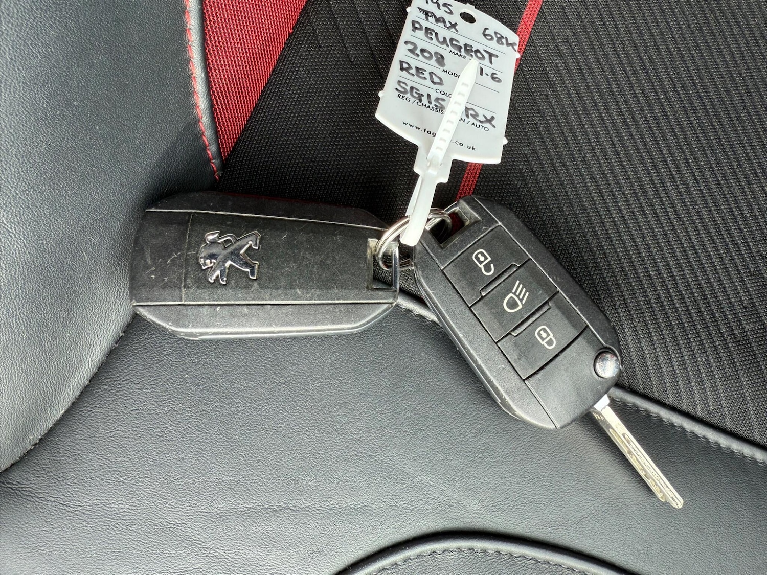 Used Peugeot 208 2015 for sale - 76032548: Photo 16