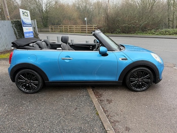 Used MINI Convertible 2016 for sale - 76926543: Photo