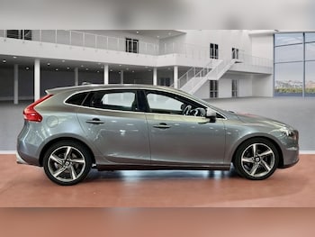 Used Volvo V40 2014 for sale - 75877627: Photo