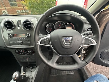 Used Dacia Sandero Stepway 2018 for sale - 76132819: Photo