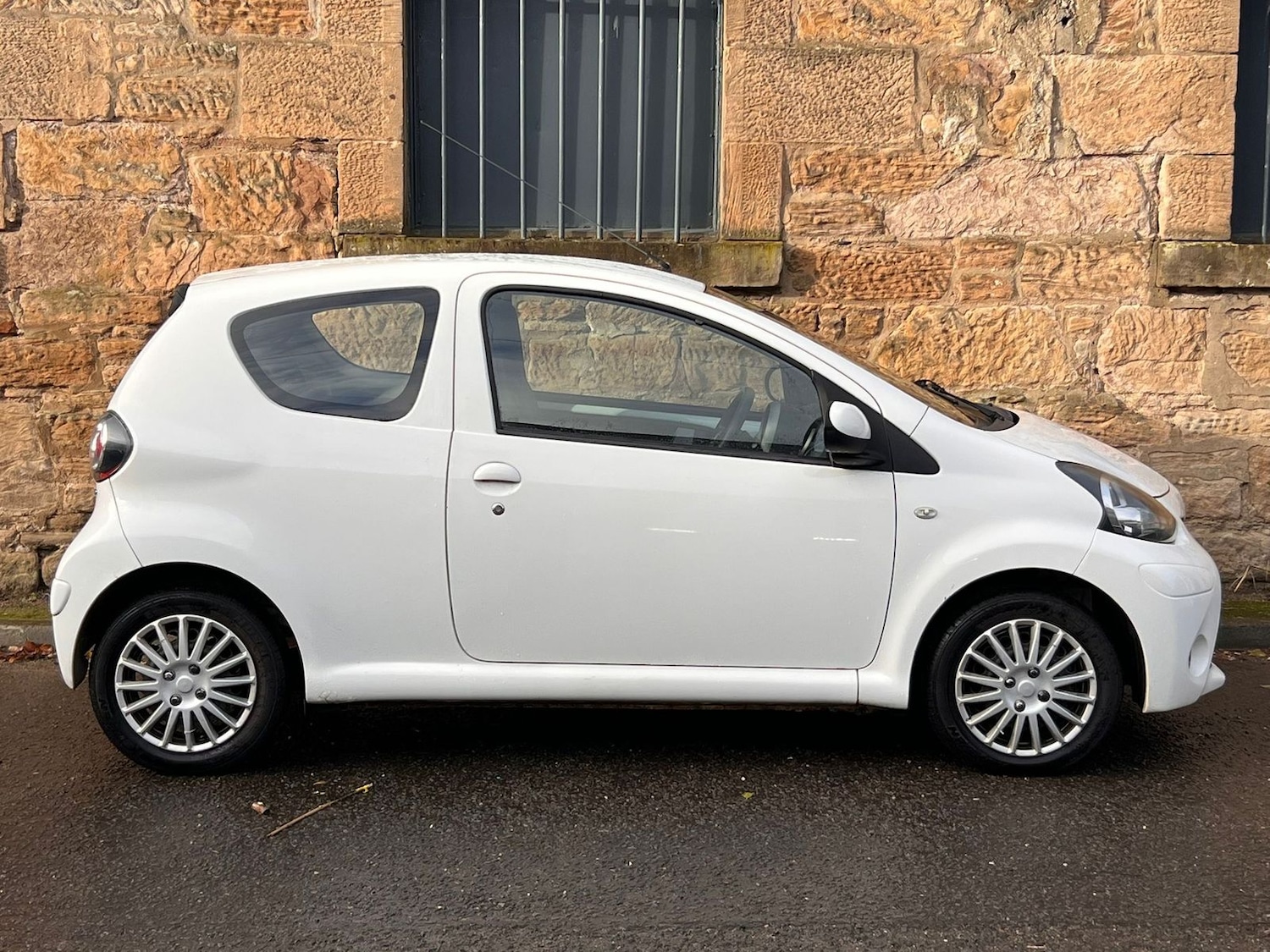 Used Toyota AYGO 2013 for sale - 76668322: Photo 8