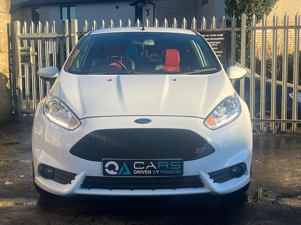 Used Ford Fiesta 2017 for sale - 76229352: Photo 2