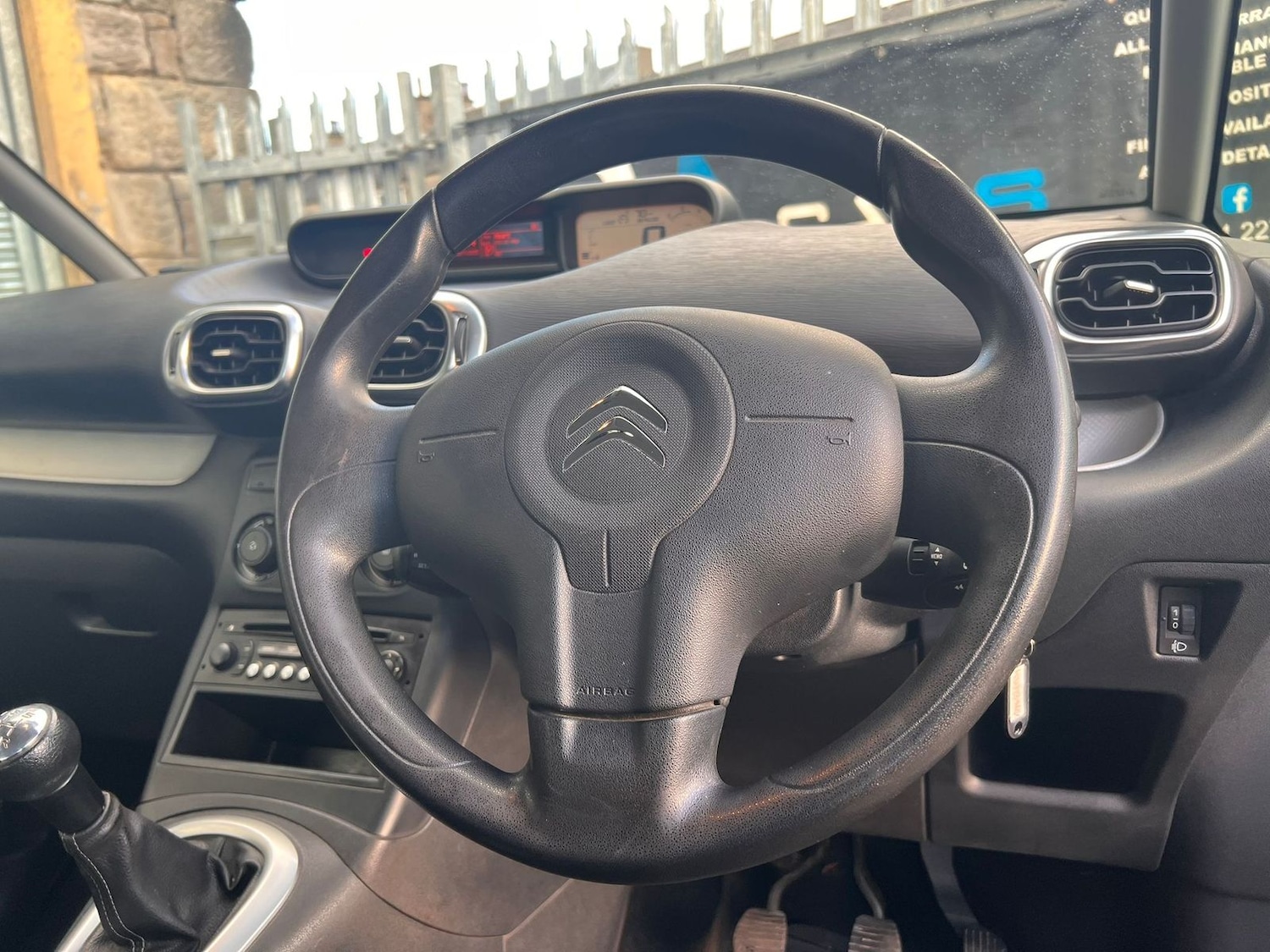 Used Citroen C3 Picasso 2013 for sale - 76661197: Photo 17