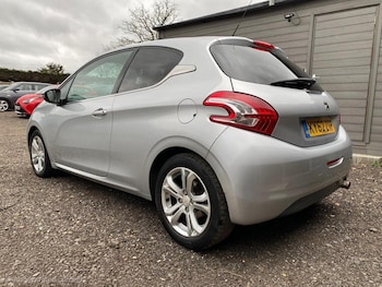 Used Peugeot 208 2012 for sale - 79146688: Photo