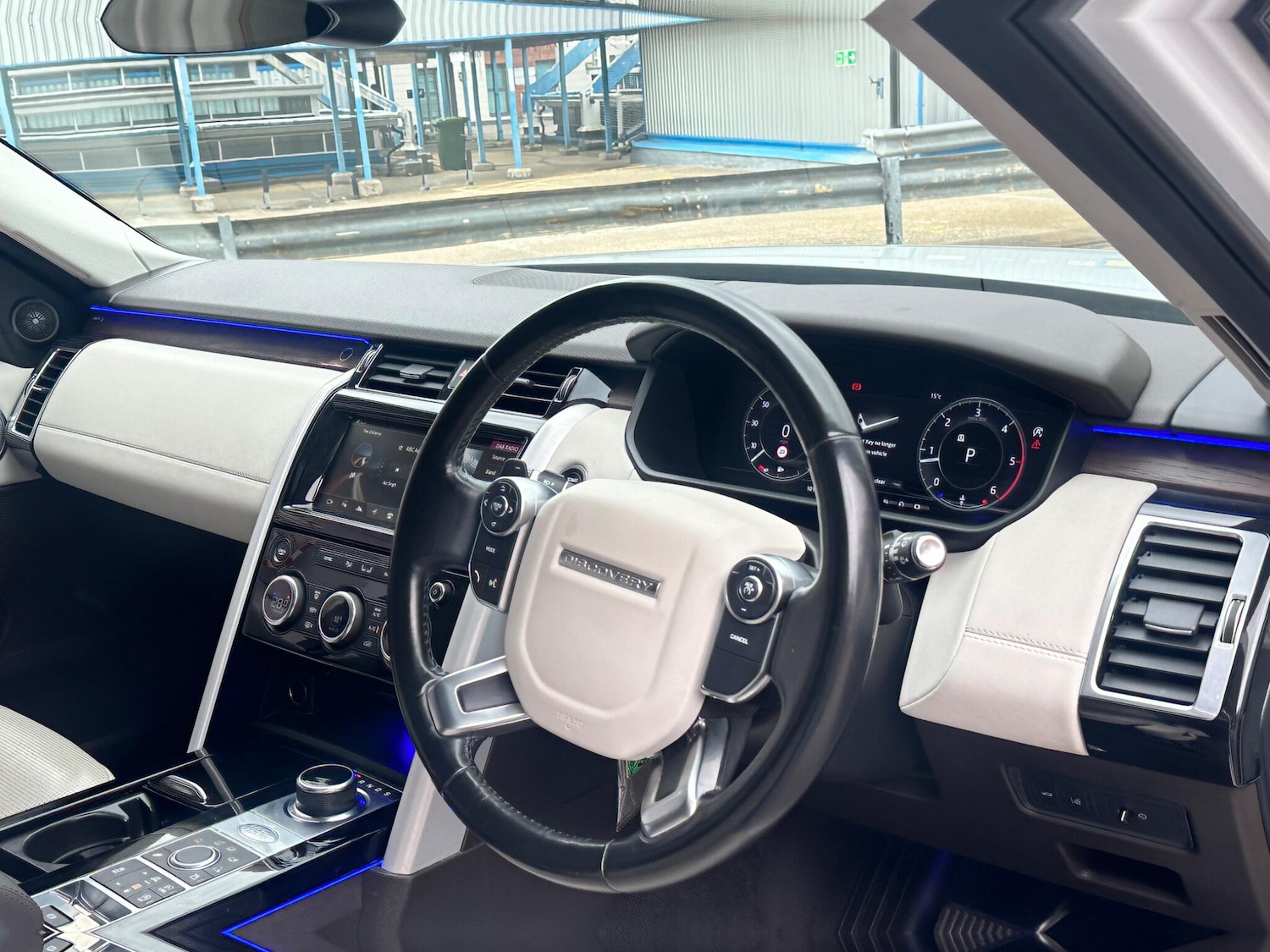 Used Land Rover Discovery 2018 for sale - 76071723: Photo 2