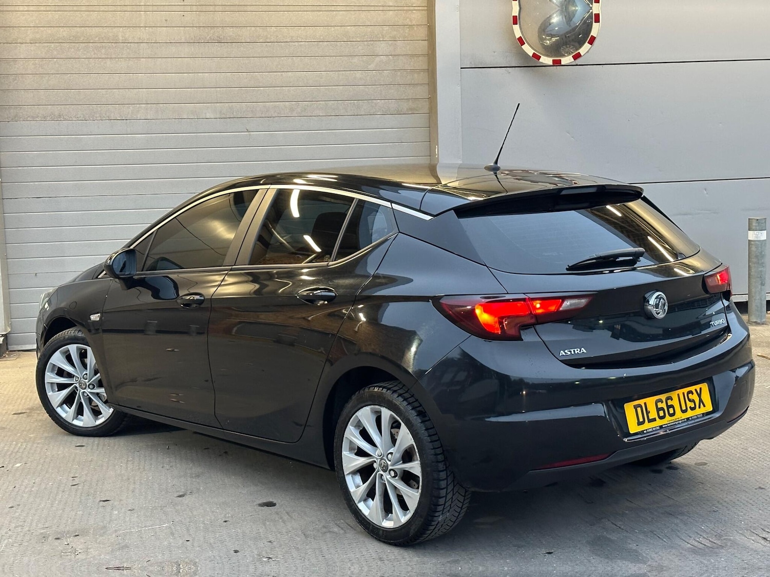 Used Vauxhall Astra for sale - 76997450: Photo 2