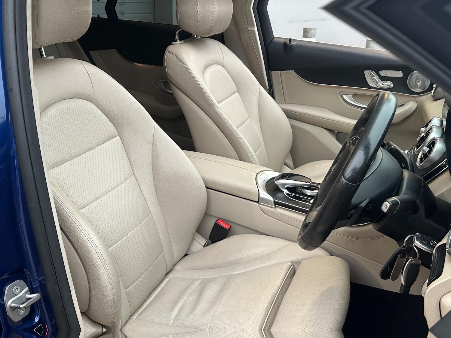 Used Mercedes-Benz GLC 2017 for sale - 76239633: Photo 3