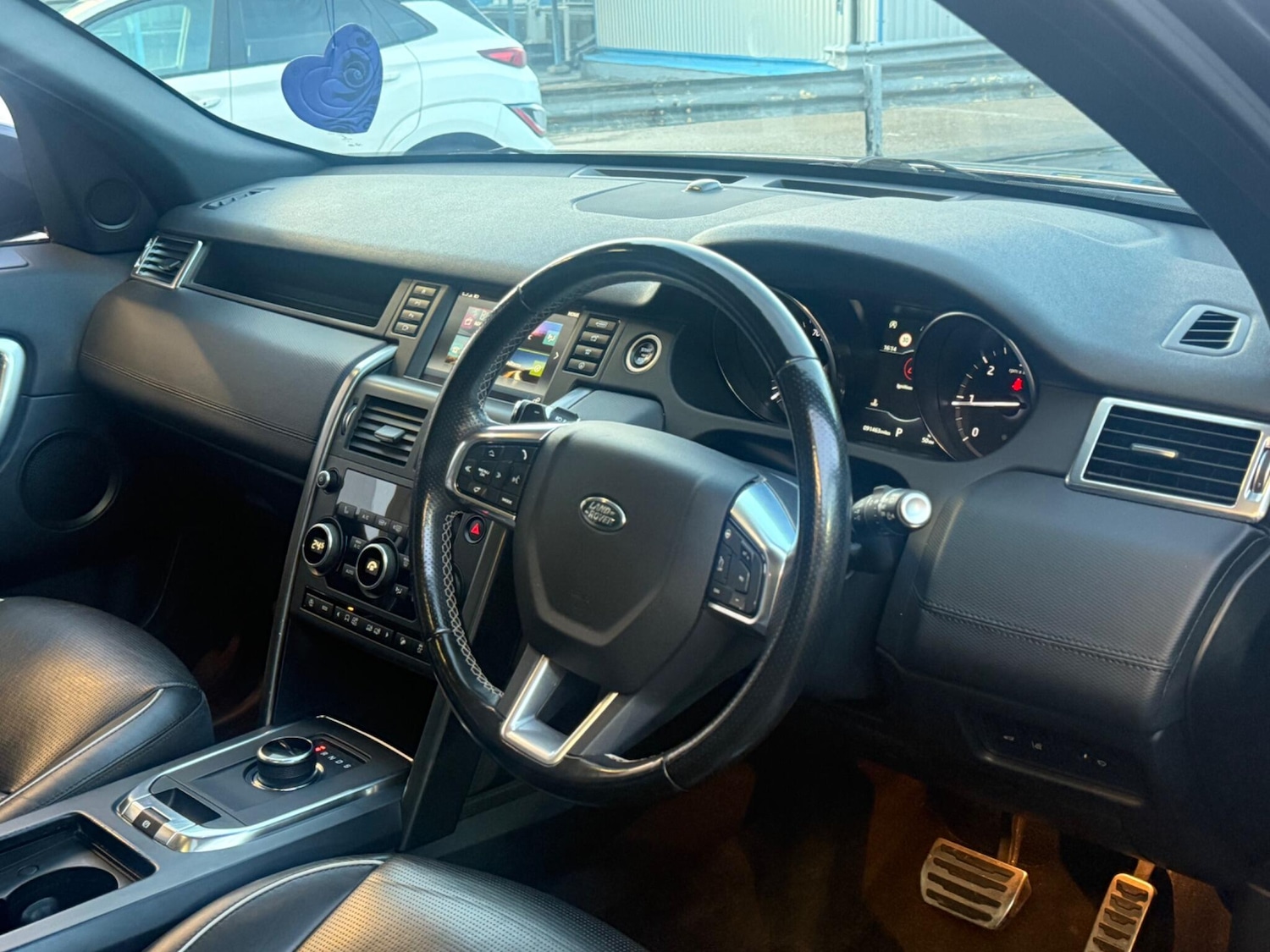 Used Land Rover Discovery Sport 2018 for sale - 77442190: Photo 3