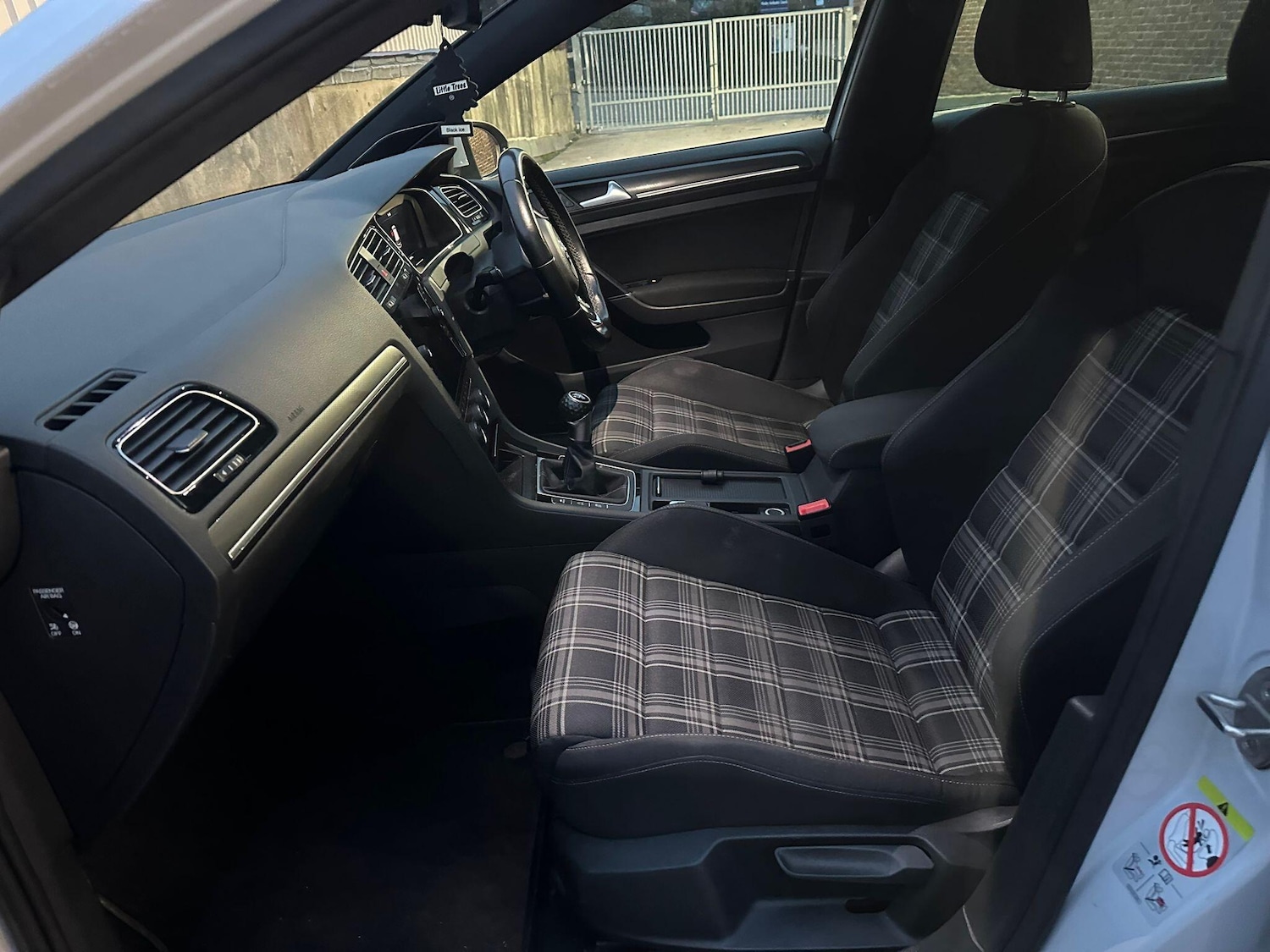 Used Volkswagen Golf 2017 for sale - 77040586: Photo 24