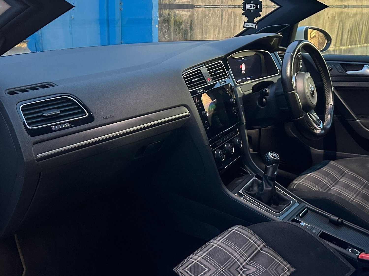 Used Volkswagen Golf 2017 for sale - 77040586: Photo 32