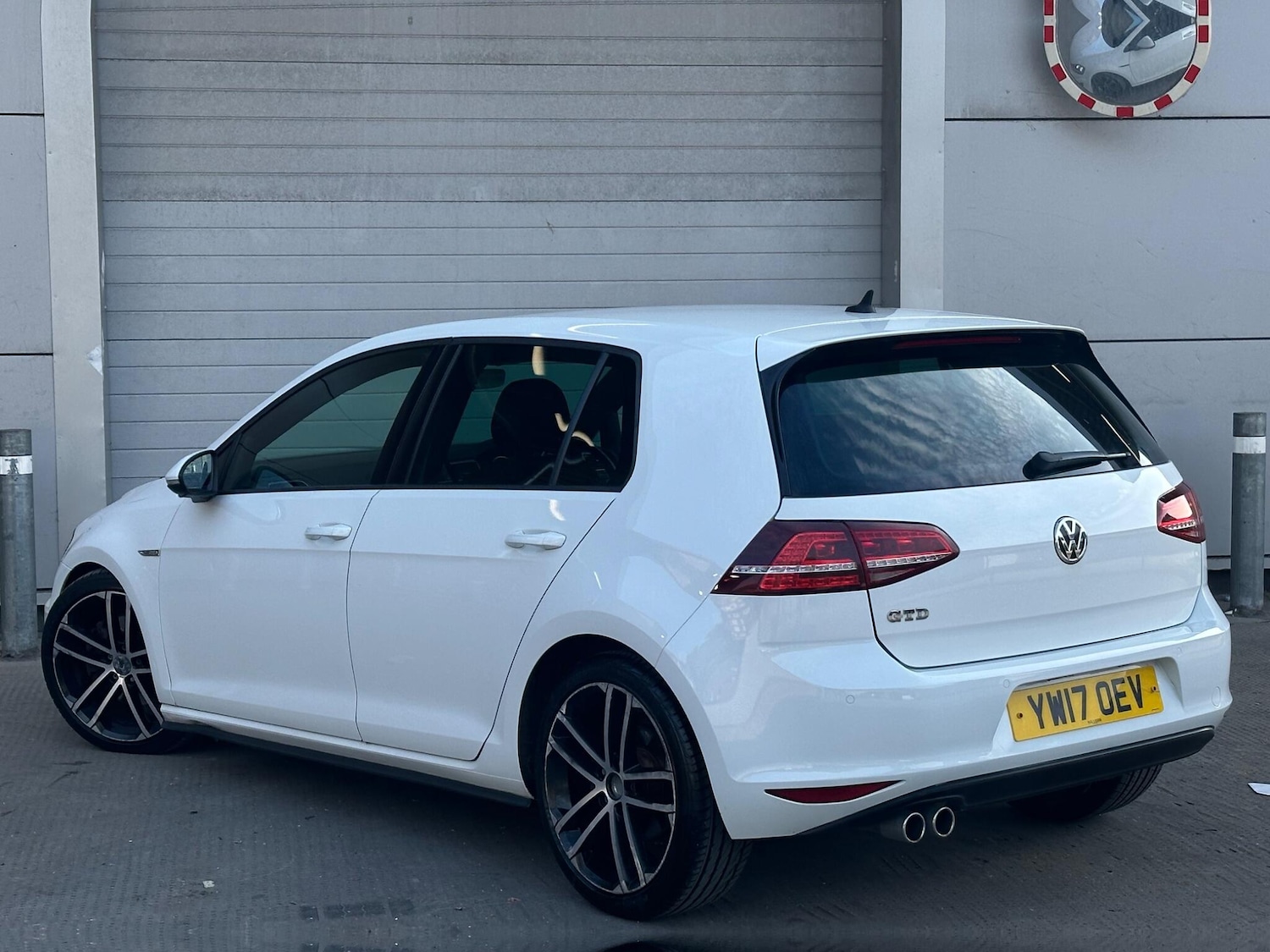 Used Volkswagen Golf 2017 for sale - 76247106: Photo 2