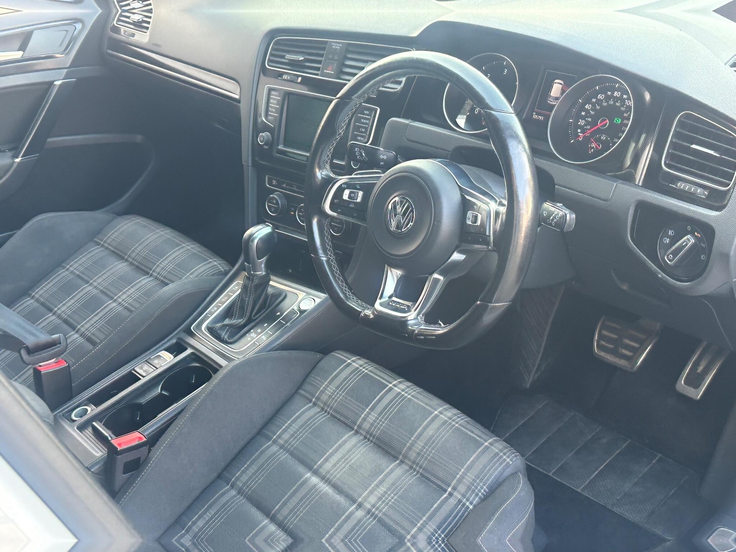 Used Volkswagen Golf 2017 for sale - 76247106: Photo 3