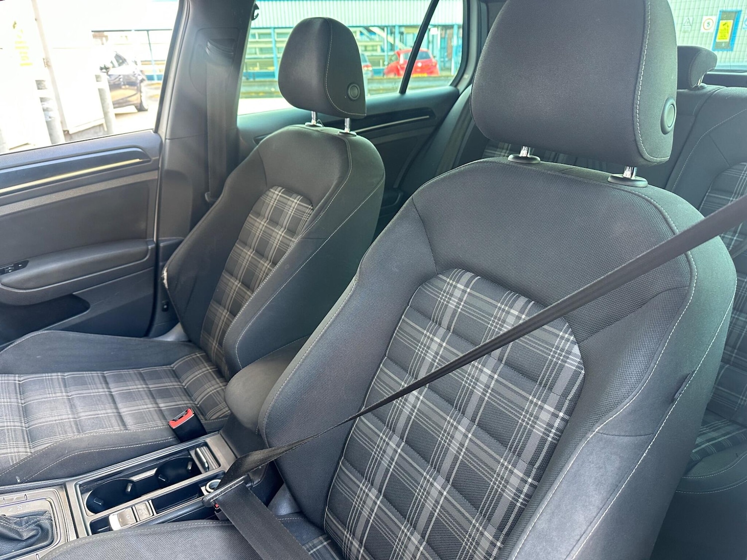 Used Volkswagen Golf 2017 for sale - 76247106: Photo 4