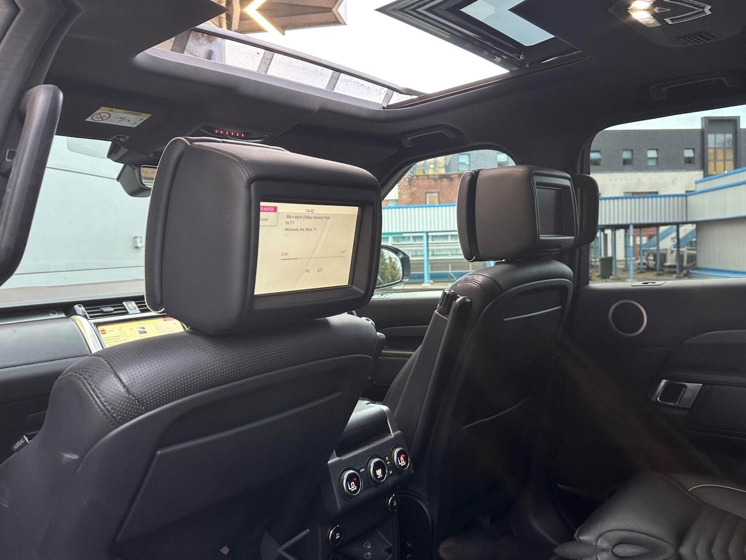 Used Land Rover Discovery 2018 for sale - 76743017: Photo 32