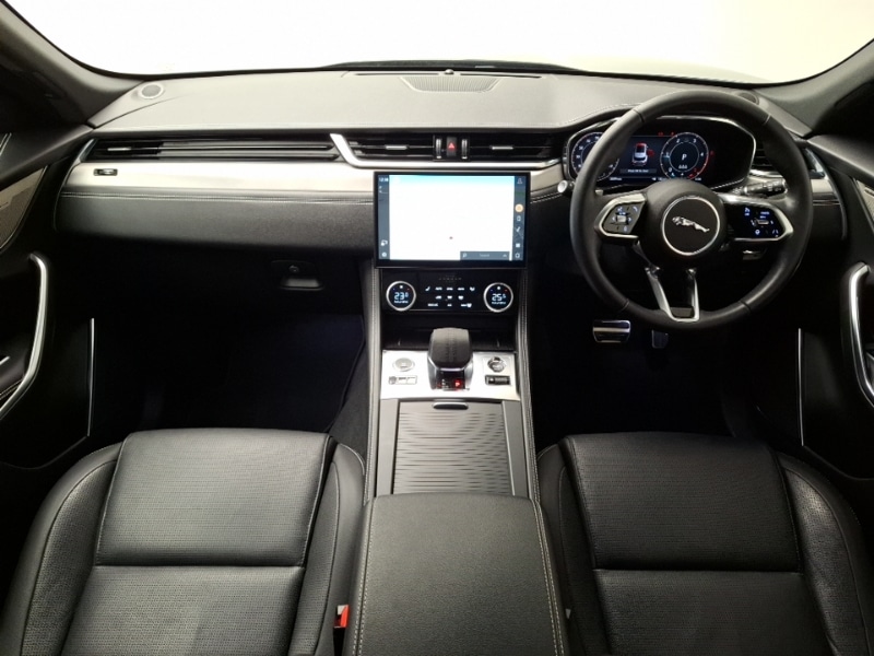 Used Jaguar F-Pace 2023 for sale - 76721874: Photo 2