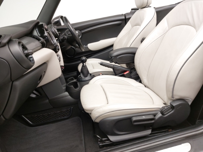 Used MINI Convertible 2016 for sale - 76901949: Photo 5