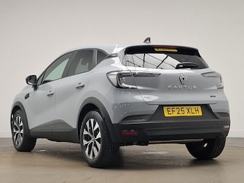 Used Renault Captur 2025 for sale - 76713720: Photo