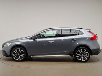 Used Volvo V40 2018 for sale - 78333738: Photo