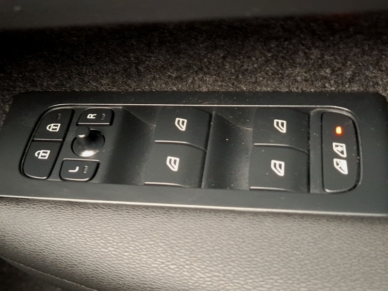 Used Volvo XC40 2023 for sale - 77352959: Photo 19