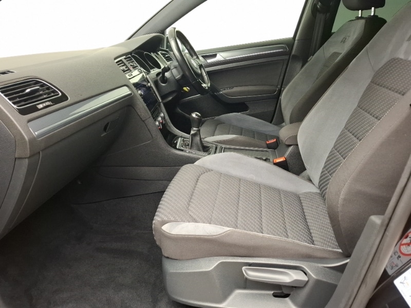 Used Volkswagen Golf 2018 for sale - 77405127: Photo 5