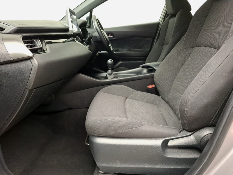 Used Toyota C-HR 2017 for sale - 77115092: Photo 5