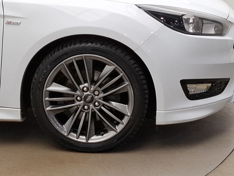 Used Ford Focus 2017 for sale - 76639091: Photo 9