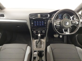 Used Volkswagen Golf 2018 for sale - 76183325: Photo 2