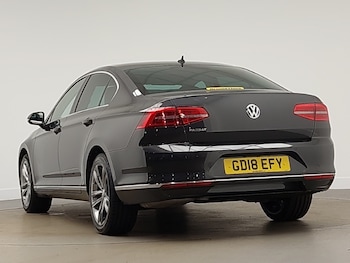 Used Volkswagen Passat 2018 for sale - 76947620: Photo