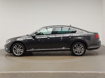 Used Volkswagen Passat 2018 for sale - 76947620: Photo