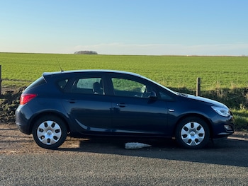 Used Vauxhall Astra 2010 for sale - 77262408: Photo