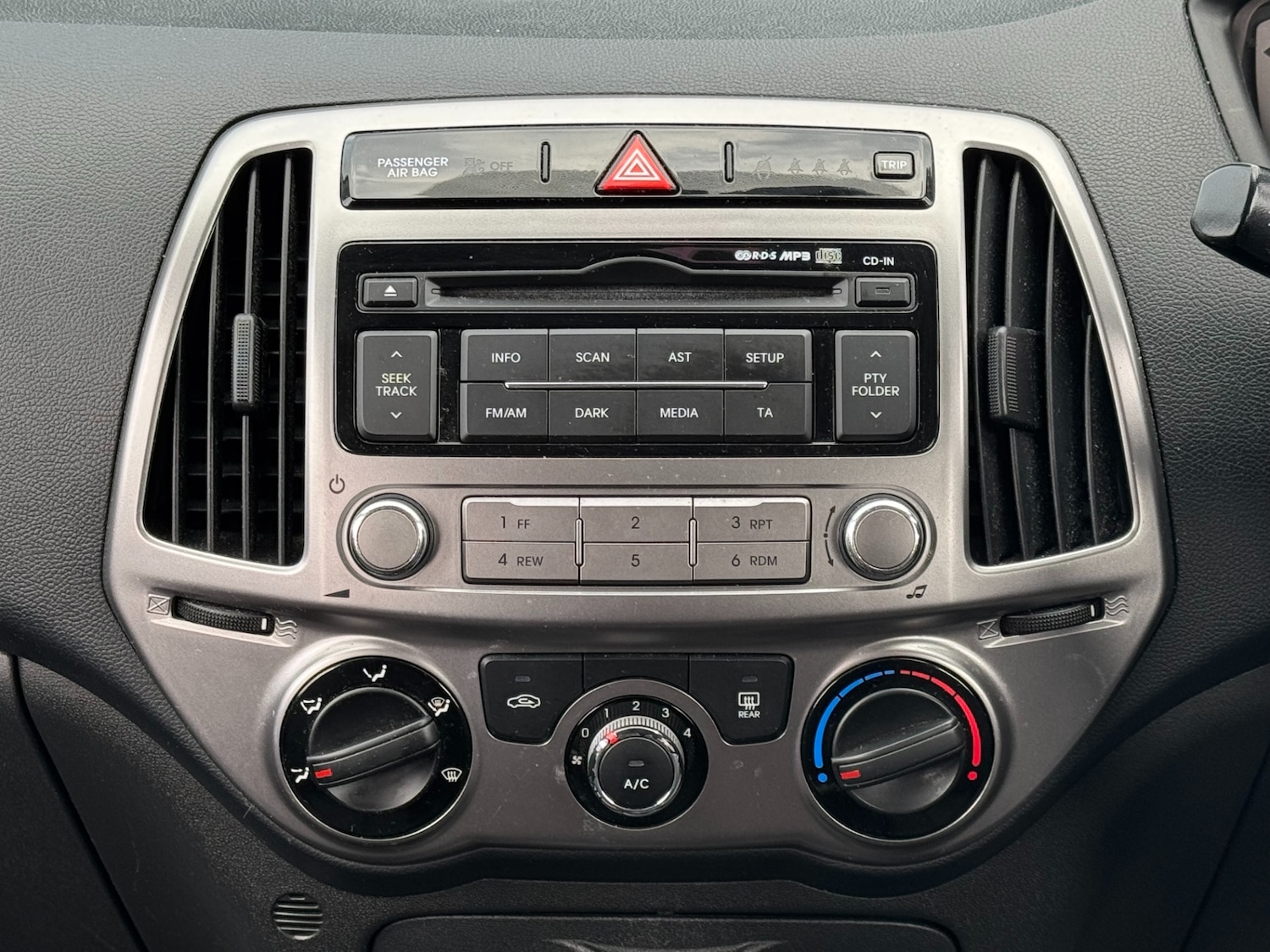 Used Hyundai i20 2013 for sale - 76921995: Photo 21