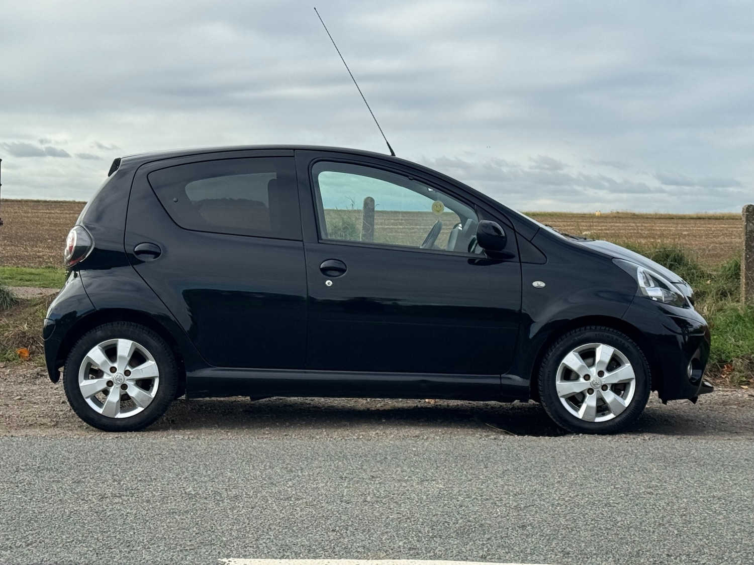 Used Toyota AYGO 2012 for sale - 76376433: Photo 12