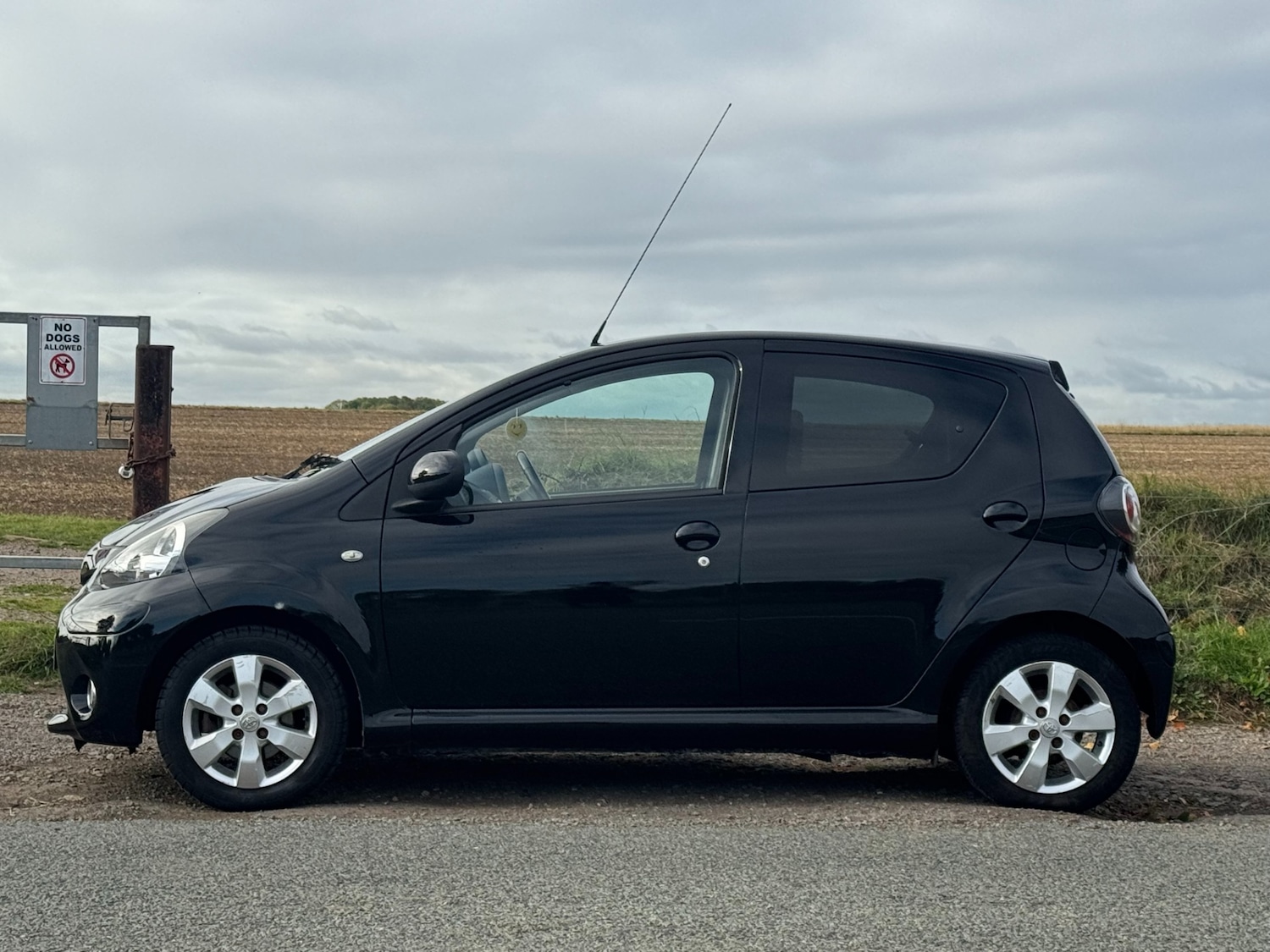 Used Toyota AYGO 2012 for sale - 76376433: Photo 16